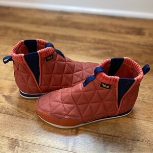 Teva Women’s Ember Mock Bootie, size 7